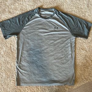 Under Armour Men’s 2XL short sleeve grey dry fit